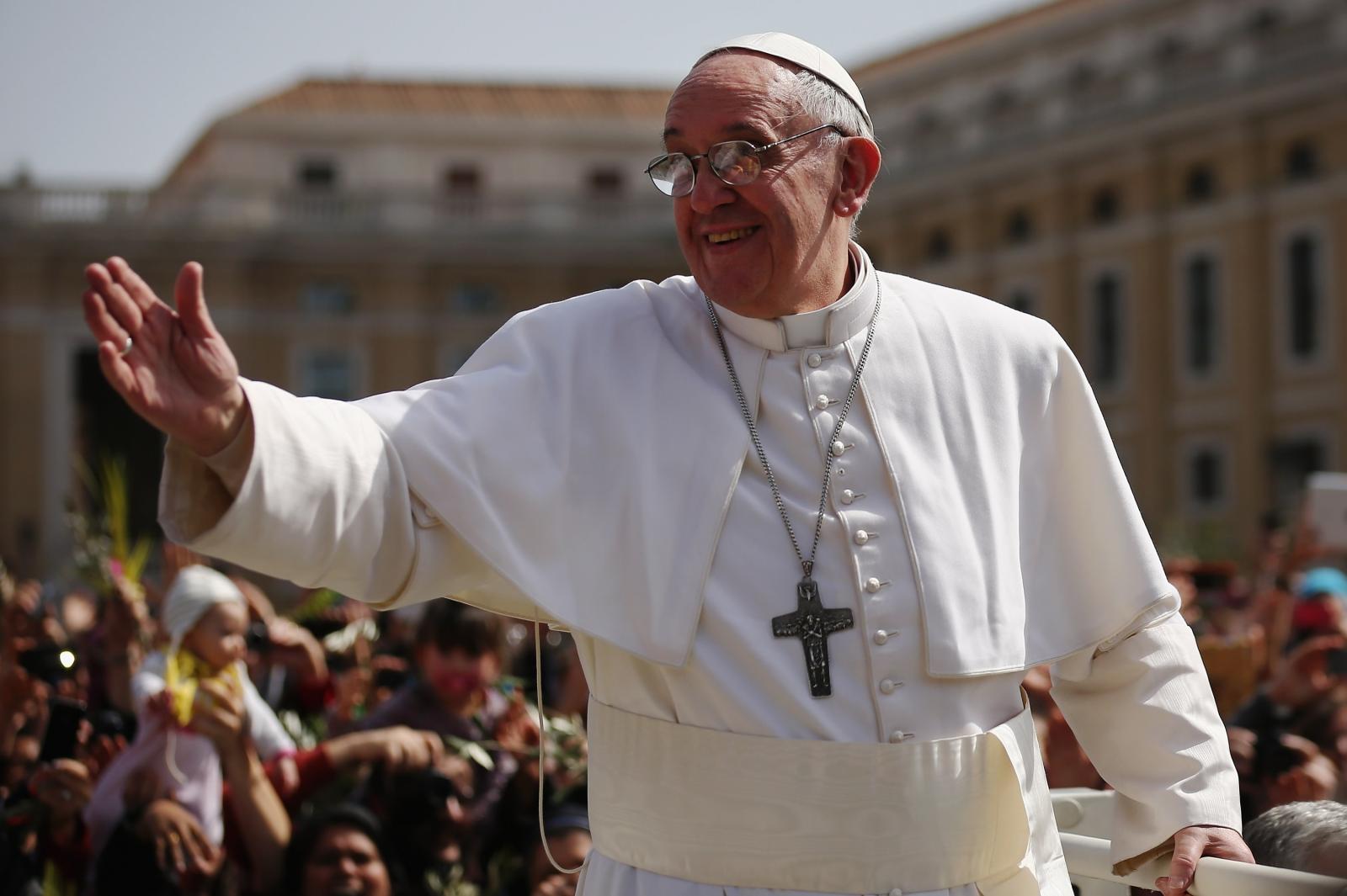 Pope+Francis+greeting.jpg