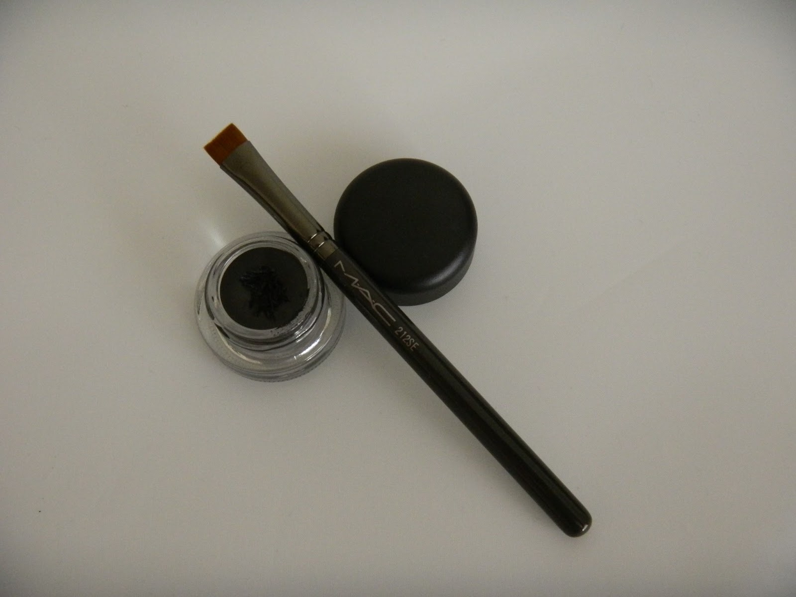 Rock Paper Beauty Gel Eyeliner! MAC Fluidline vs. Maybelline Lasting