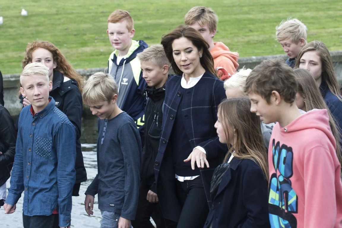 Today Crown Princess Mary participated in the morning walk at Lille Næstved School in Naestved.