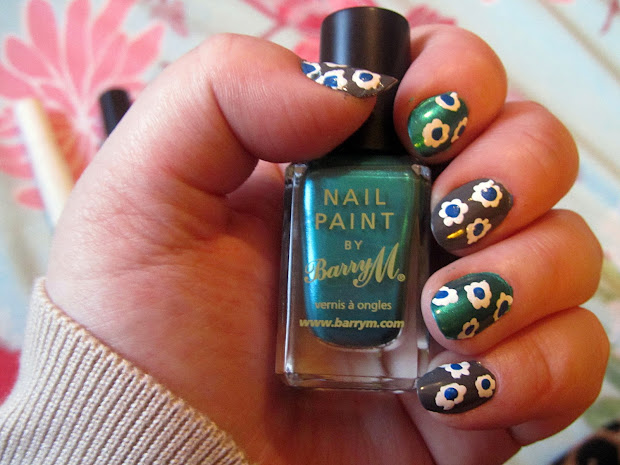 nails grey and teal floral nail