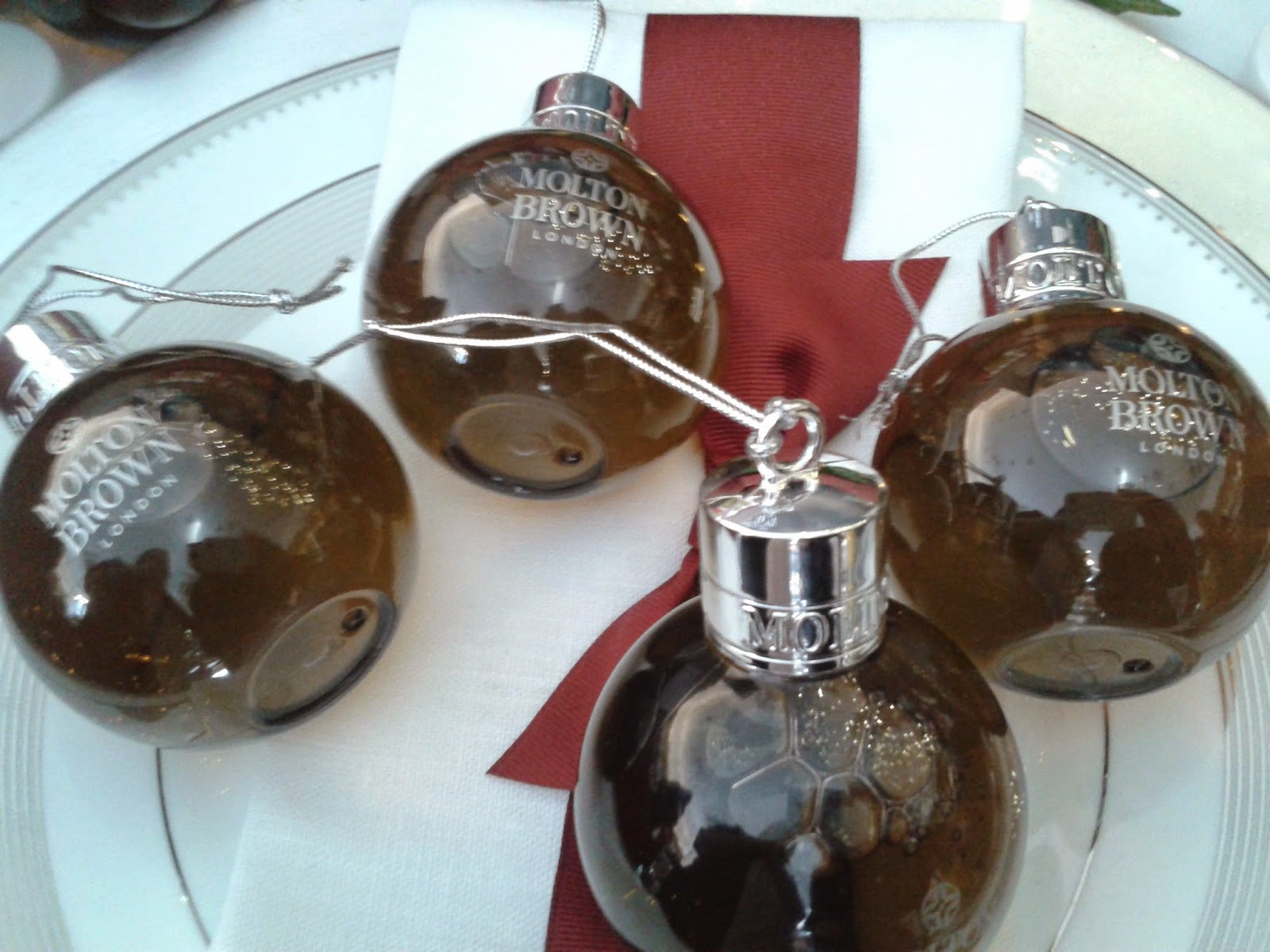 Molton Brown Baubles It Can Only Mean One Thing Face Up Beauty Hand wash & lotion sets. molton brown baubles it can only mean one thing face up beauty