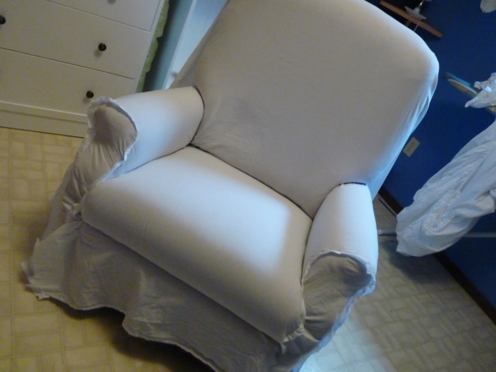 d i y d e s i g n How To Sew a Removable SlipCover for Furniture