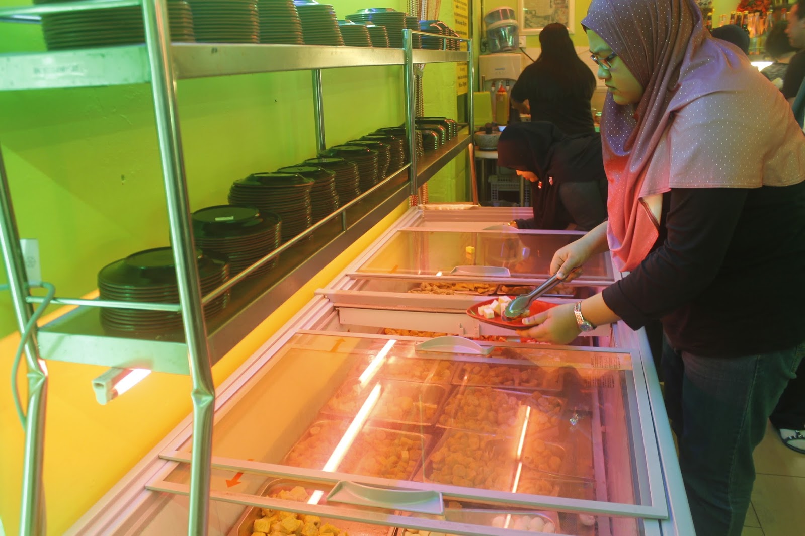 ANNUAR BBQ STEAMBOAT DI KUCHING,SARAWAK AZLAN RUMADI