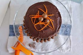Chocolate zucchini carrot layer cake o Layer cake de chocolate, calabacín y zanahoria