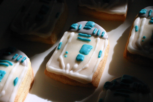 Sweet table - Star Wars - R2D2 decorated cookies