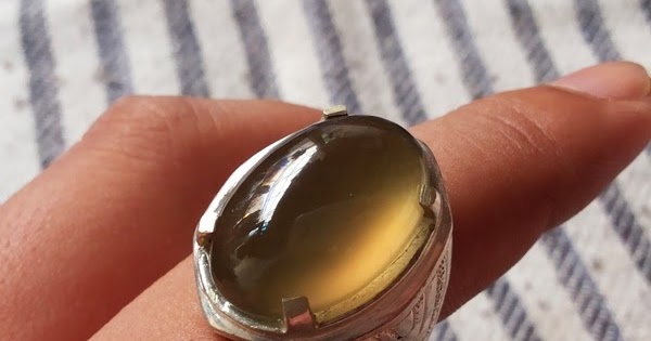 Dilarang Memakai Cincin di Jari Tengah dan Telunjuk