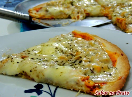 Receita de Pizza de Frango super fácil de fazer e que fica uma delícia!