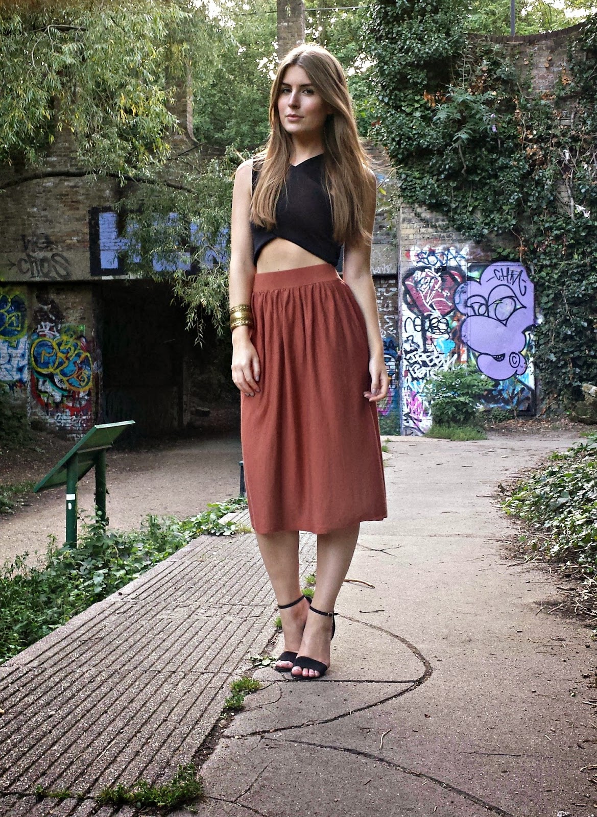 Outfit Crop top and midi skirt Style Trunk