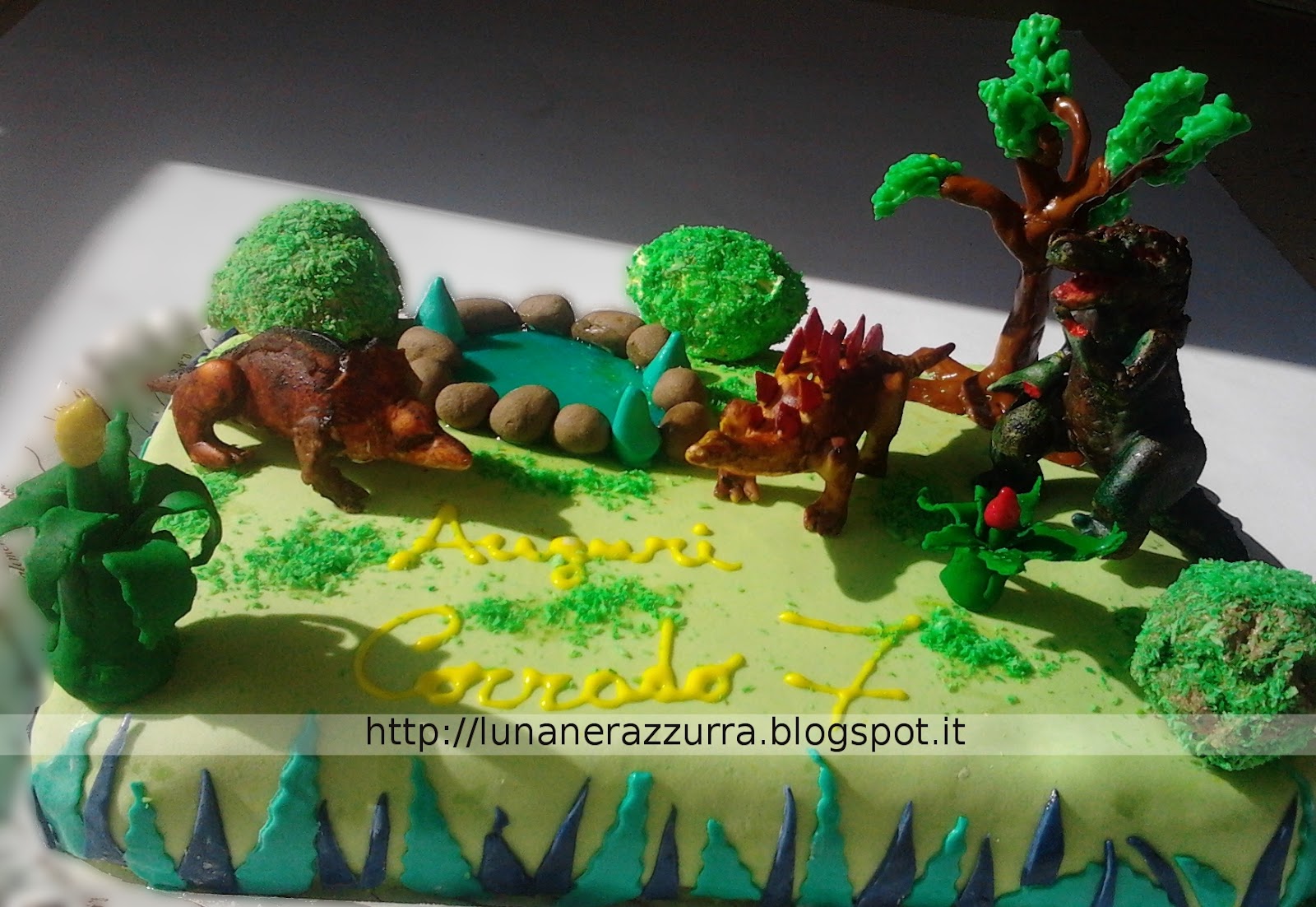I Pasticci di Luna: Ricetta Torta in pasta di zucchero con dinosauri in 3d