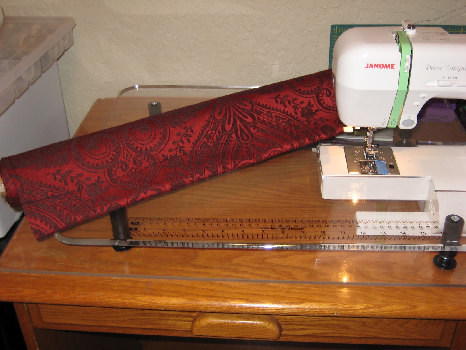 Robin Loves Quilting Make your own Roller Shade!