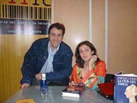 Con Espido Freire, en la Feria del Libro de Cuenca 2011.