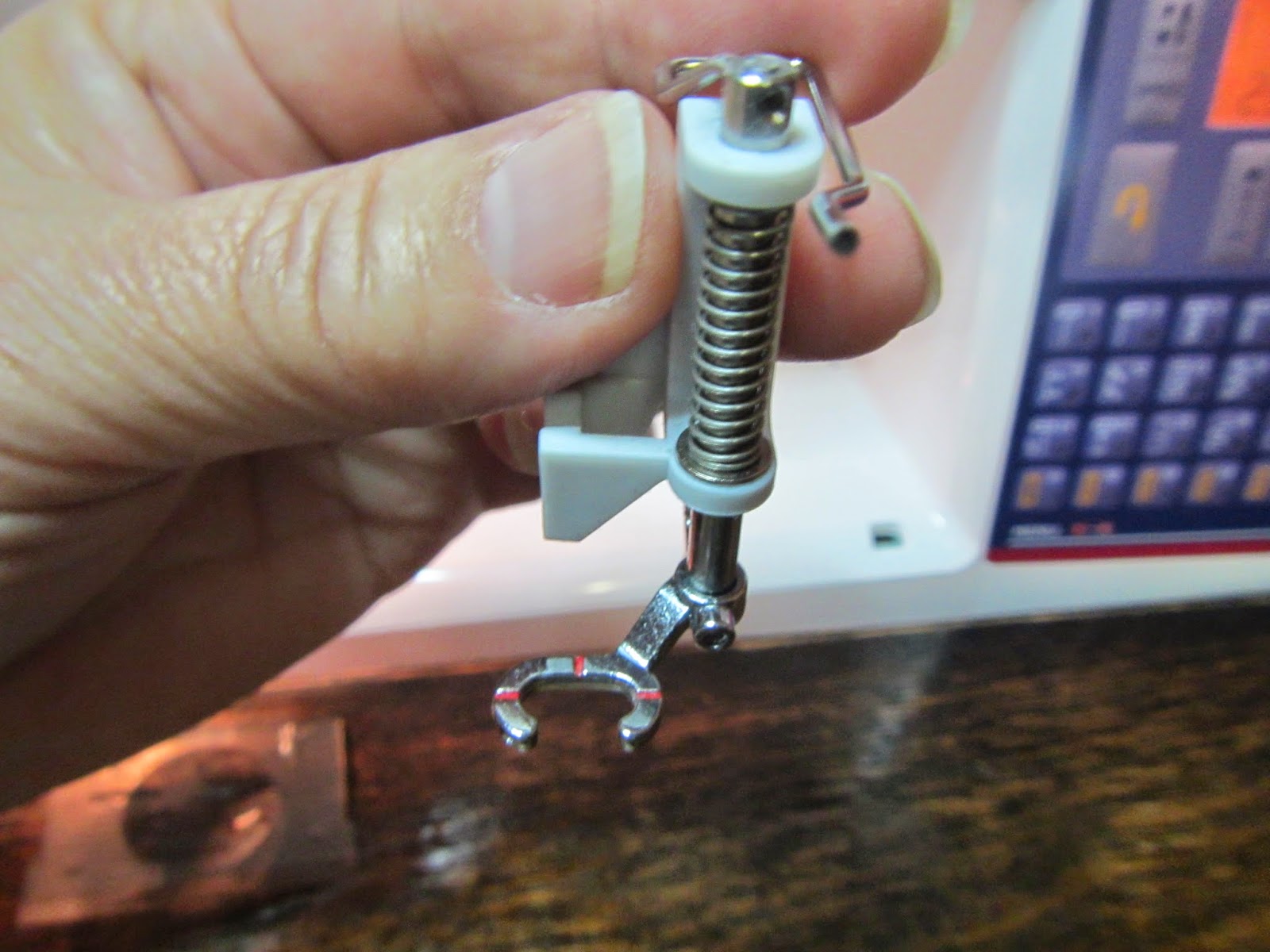 Tammy's Craft Emporium Husqvarna Lily 555 Free Motion Quilting