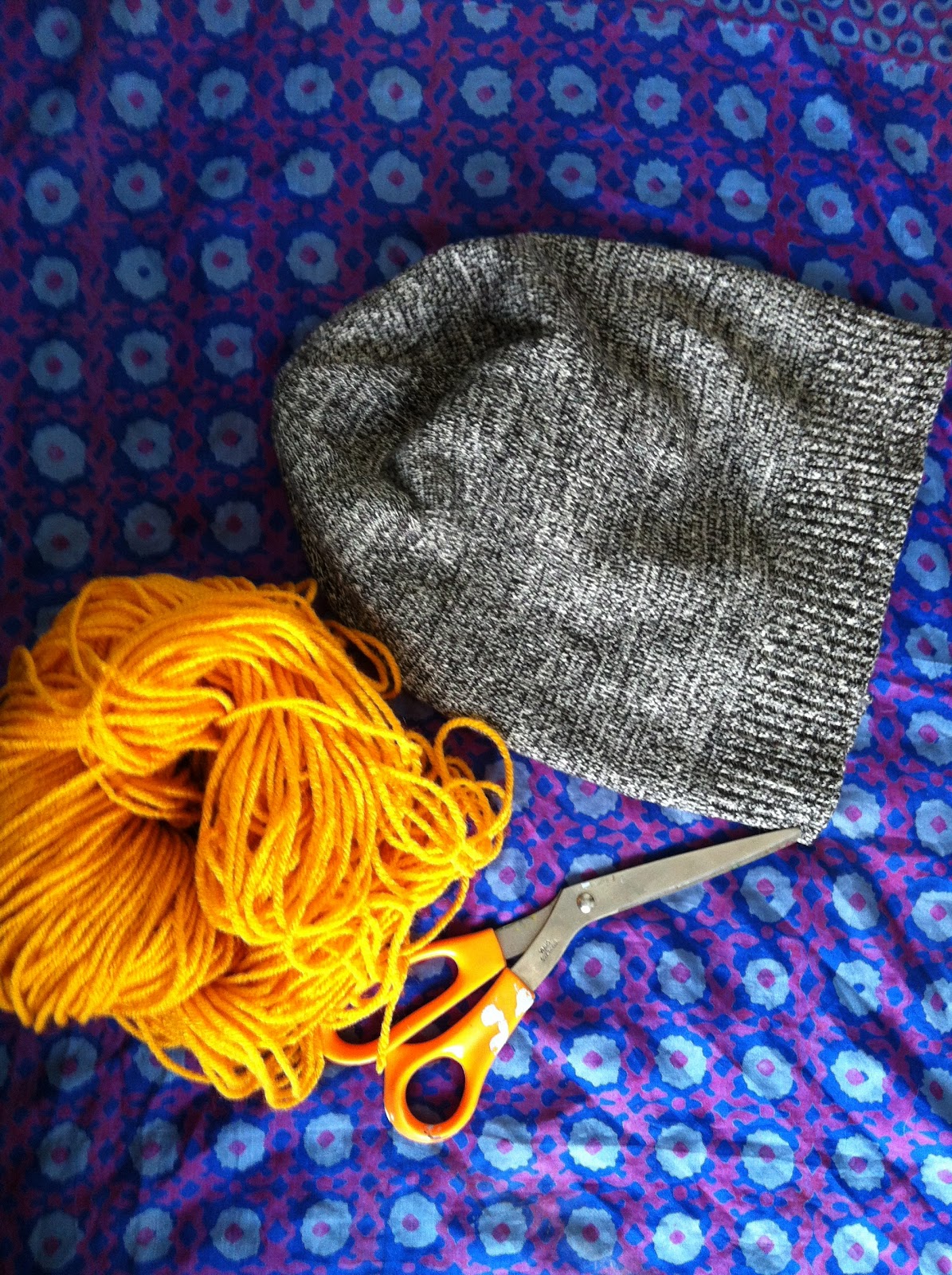 Oh honey, Don't worry DIY Pom pom hat