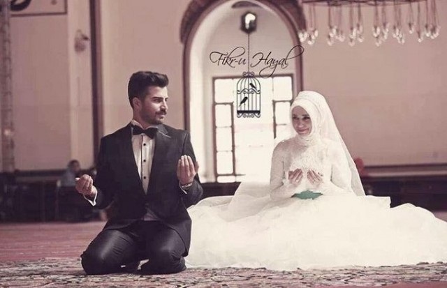 lelaki shaleh menunjukkan bukti cinta Dengan membuat perjanjian sakral di depan Allah, malaikat, dan manusia. lelaki shaleh menunjukkan bukti cinta Dengan membuat perjanjian sakral di depan Allah, malaikat, dan manusia.