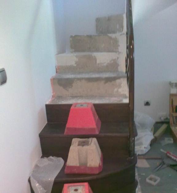 Forrado de escalera en roble y cerezo - Muebles Cansado (Zaragoza