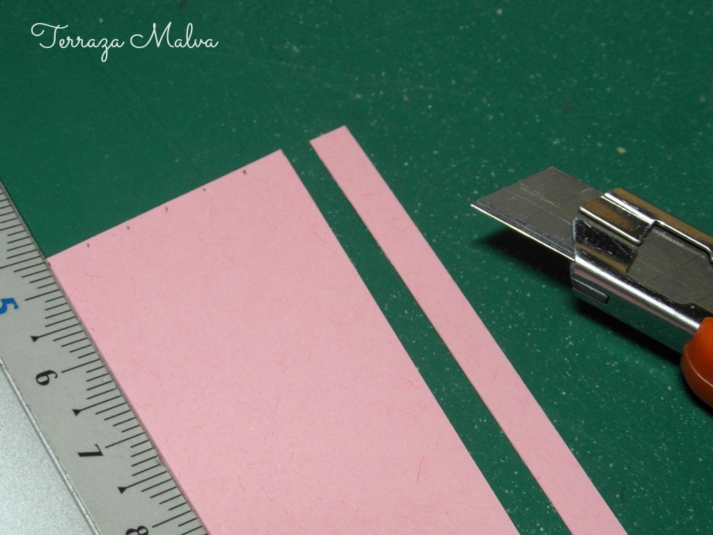 TUTORIAL QUILLING (4) COMO HACER TIRAS DE PAPEL / HOW TO MAKE QUILLING