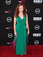 Amy Yasbeck posing for cameras on the red carpet
