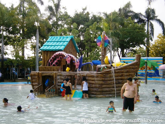 8 Waves Waterpark & Hotel