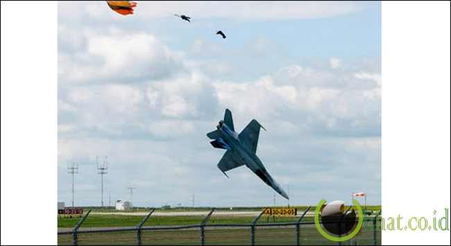 Pilot yang Lolos dari Kematian Hanya Kurang dari 1 Detik Pilot yang Lolos dari Kematian Hanya Kurang dari 1 Detik