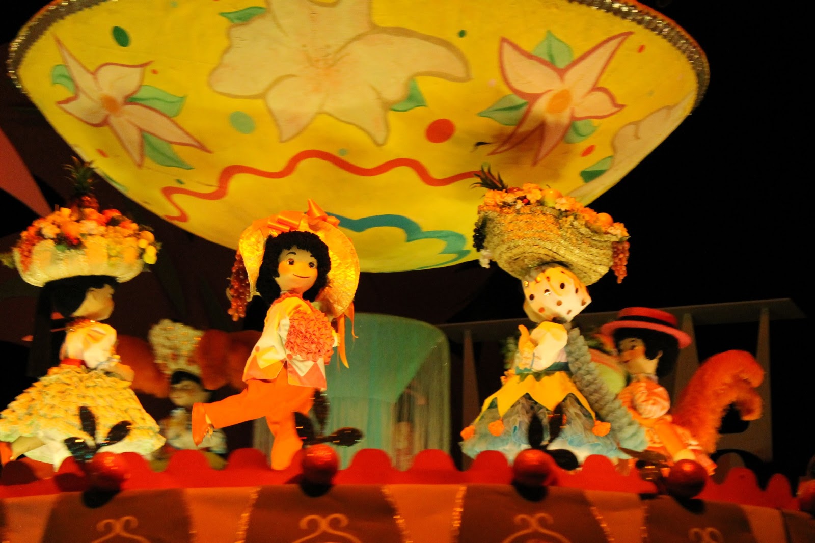 It S A Small World At Disneyland Tips From The Disney Divas And Devos