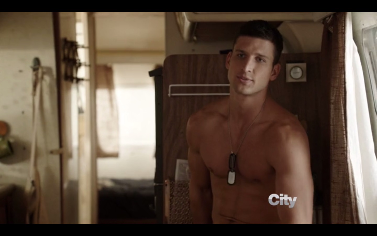 Enlisted 1x03 - Geoff Stults & Parker Young.