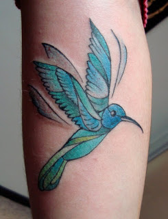 Tatuagens Femininas de Beija-Flor Desenhos de Tatuagens Femininas de Beija-Flor