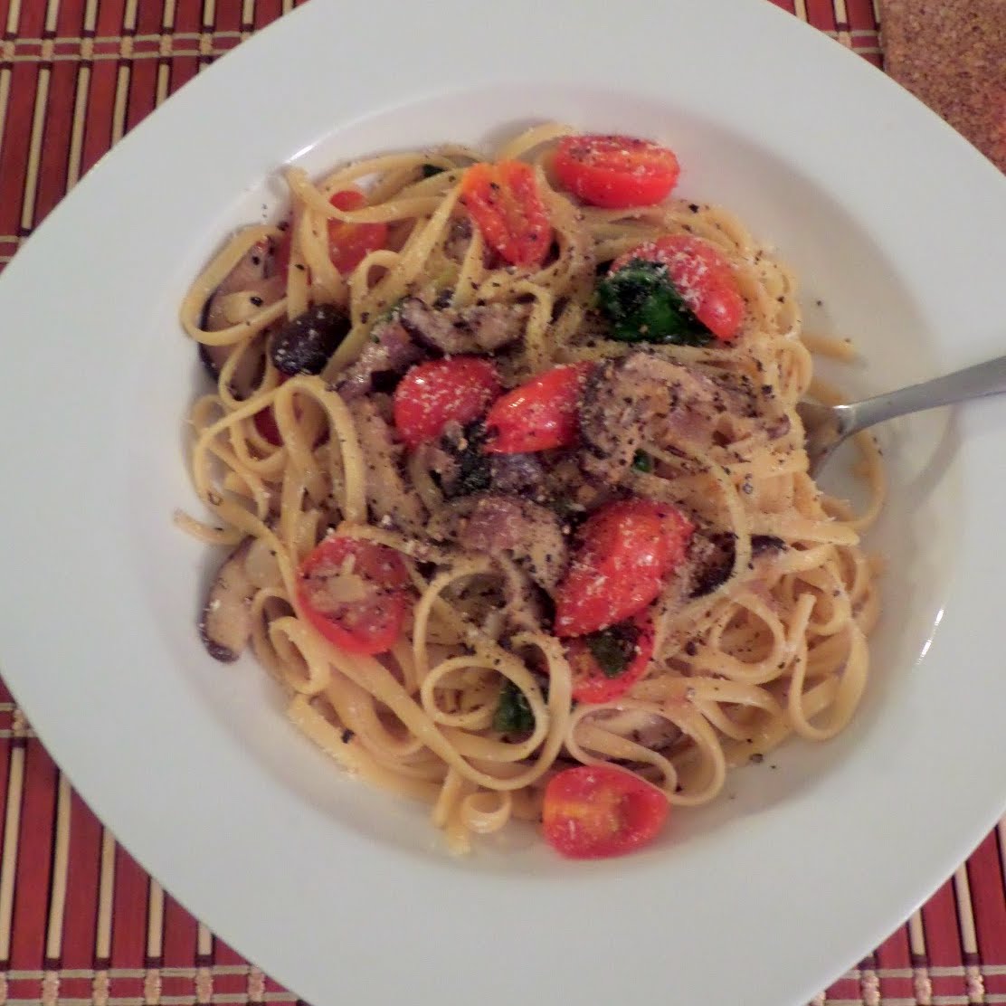 Mushroom Spinach Tomato Pasta Joybee, What's for Dinner?