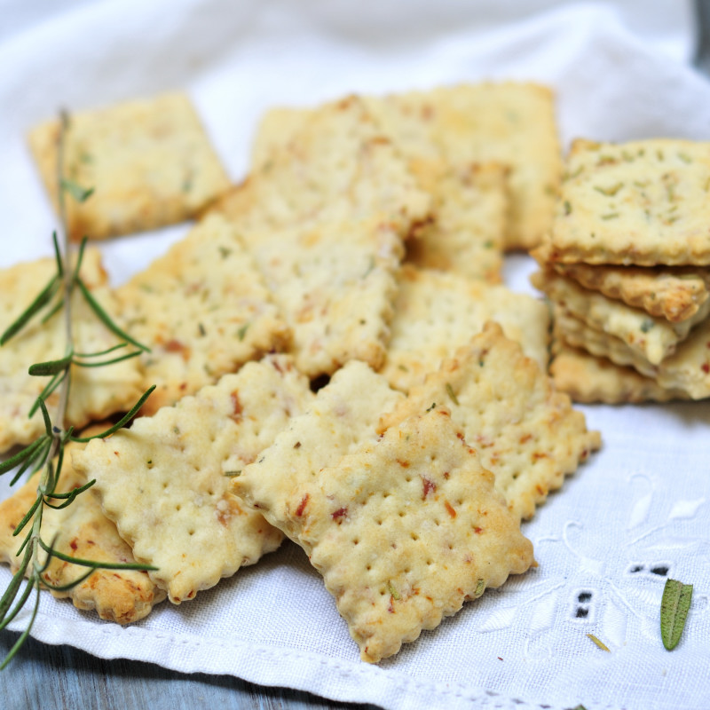Haniela's Rosemary Prosciutto Crackers