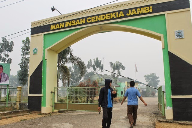 Vinny Oxtafianica Man Insan Cendekia Jambi (part 2)