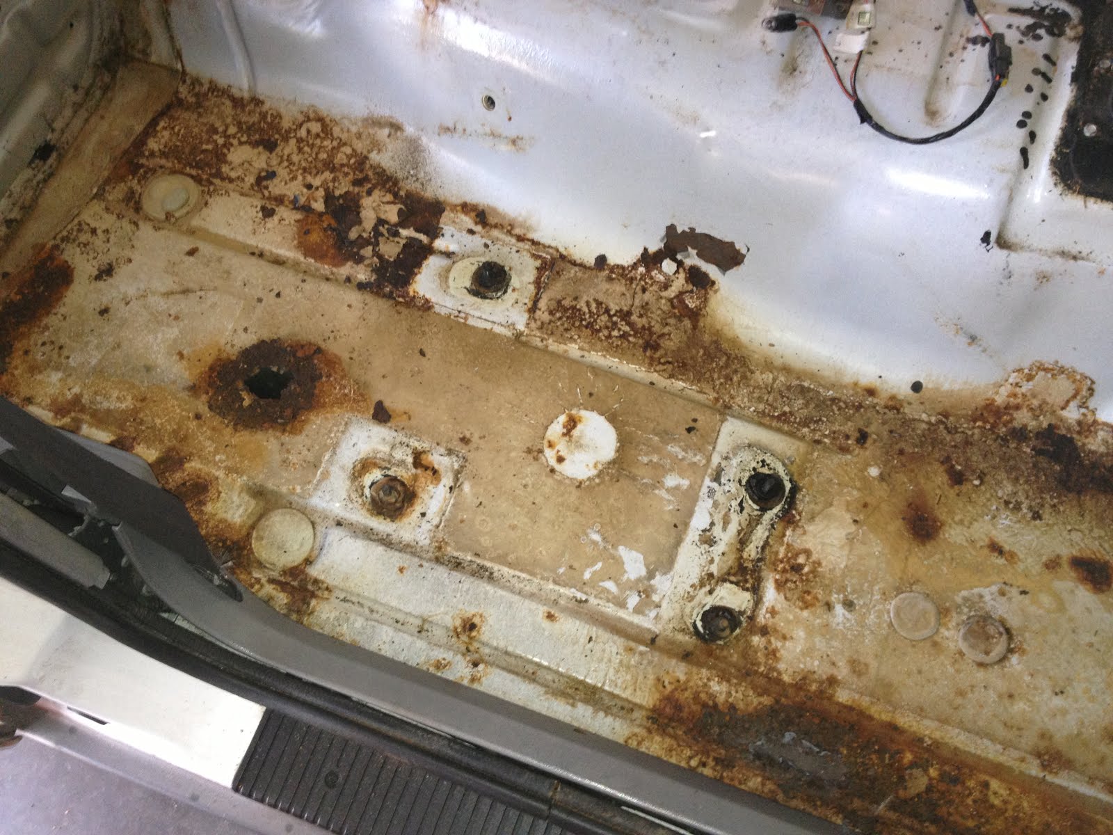 Morrison's Garage Jeep Cherokee XJ Rusty Floors, Bedliner and