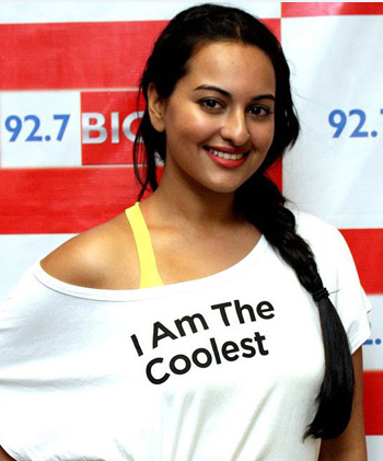 Information Entertainment Funny Comedy Humor Jokes | Hollywood Bollywood  Actress Celebrities: Indian Traditional Beautiful Actress Sonakshi Sinha  latest Image