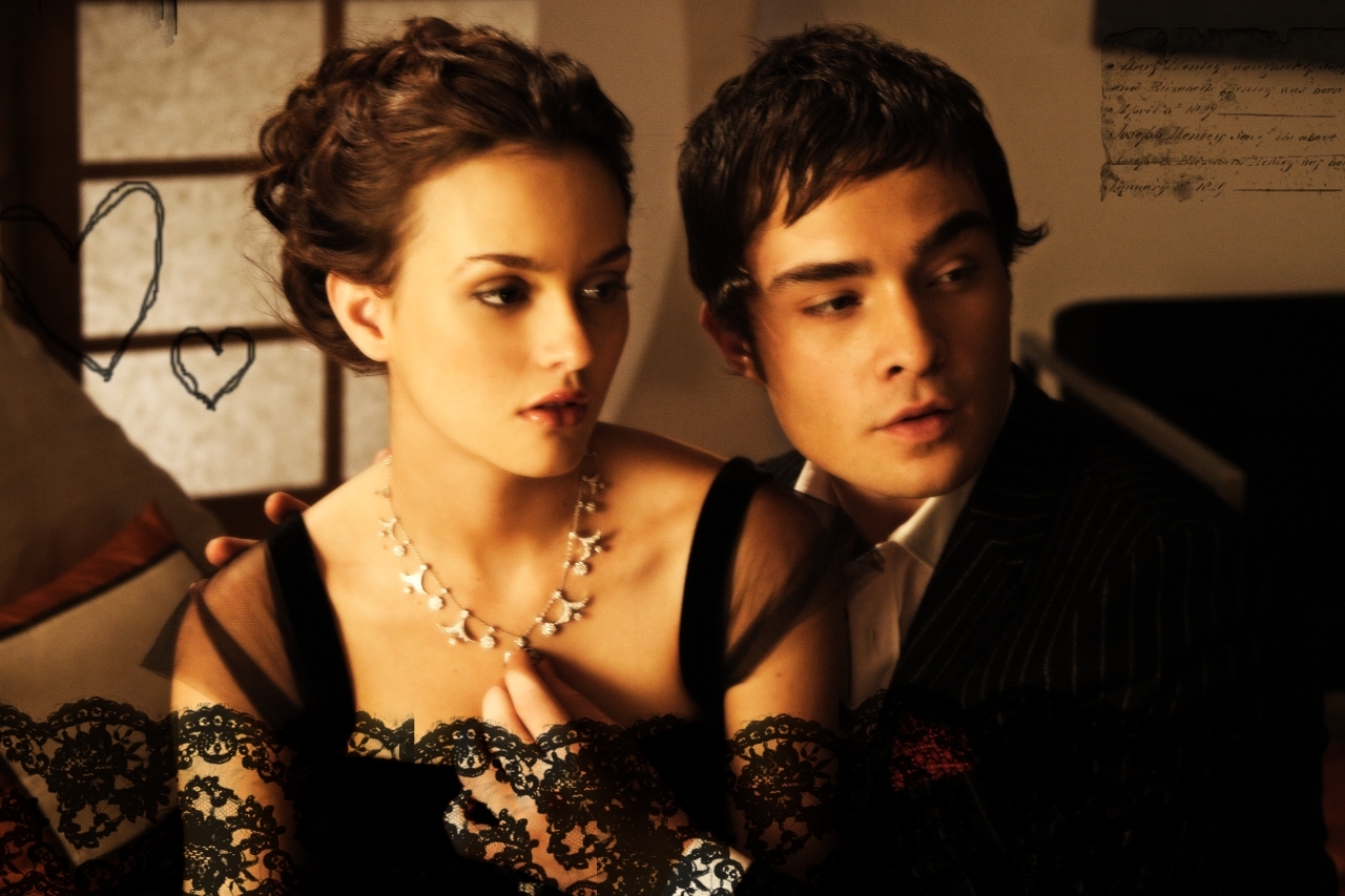 http://1.bp.blogspot.com/-qwWhIyKB8Q0/UKkD27N6ScI/AAAAAAAAGCc/ty-YWtmkk6M/s1600/09c71ddbdcf32d66_dita-von-teese-kristen-bell-louis-vuitton-opening-21.preview.jpg