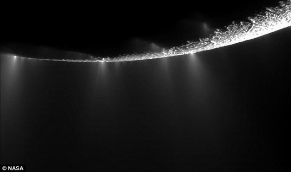 شاهد عجائب الكون Microbes-Saturn's-+moons01
