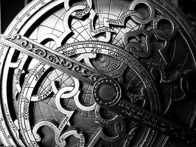 Un objet de l’espace traverse le temps. Astrolabe+1