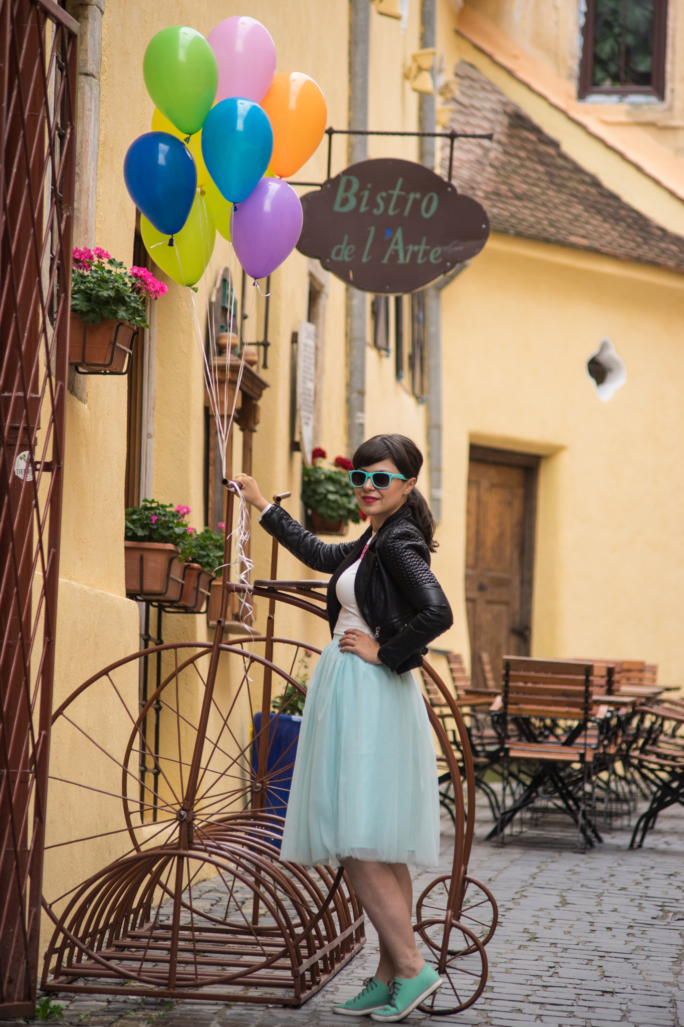 special 30th birthday photo shoot - tutu, bows and colorful balloons koton mint tulle skirt mint sneakers h&m crop top pink bow new yorker leather jacket rockish vibes rock brasov transfagarasan romania 