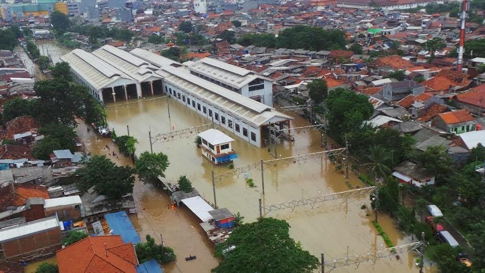 KUMPULAN FOTO BANJIR JAKARTA TERBARU Jakarta Terendam Banjirr 2014
