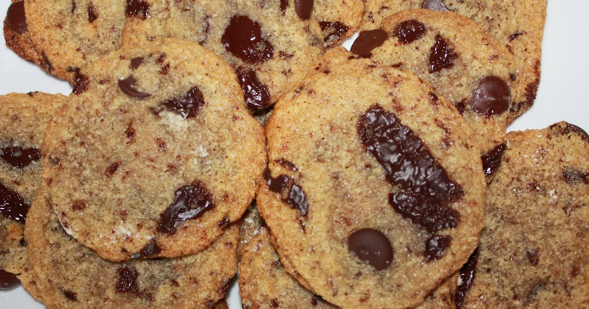 what the fit? paleo chocolate chip cookies soooo healthy, SO delicious!