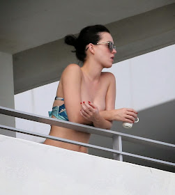 Katy Perry Big Cleavage Bikini Pictures Katy Perry Big Cleavage Bikini Pictures