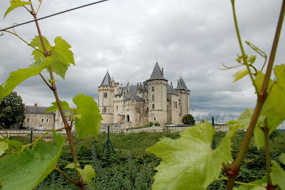 «Chateau fort de Saumur» de Daniel de Sedan - Trabajo propio. Disponible bajo la licencia CC BY-SA 3.0 vía Wikimedia Commons - http://commons.wikimedia.org/wiki/File:Chateau_fort_de_Saumur.jpg#/media/File:Chateau_fort_de_Saumur.jpg