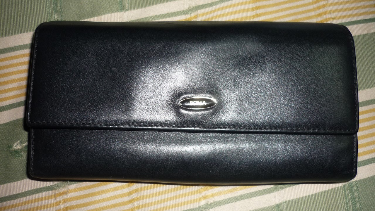 YUS BRANDED BAG: authentic BONIA leather wallet