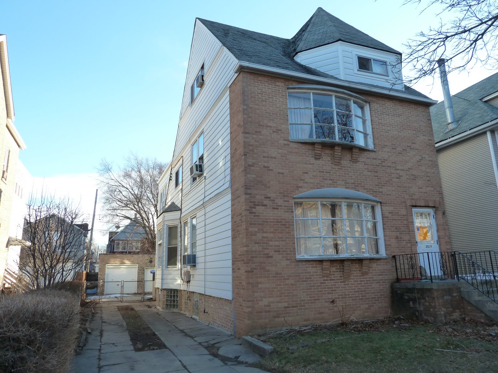 The Chicago Real Estate Local Wide lot! Lincoln Square foreclosure scooped up at 449,000