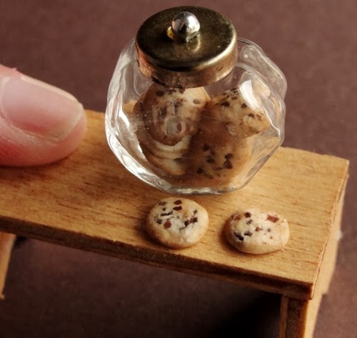 21-Cookie-Jar-Small-Miniature-Food-Doll-Houses-Kim-Fairchildart-www-designstack-co