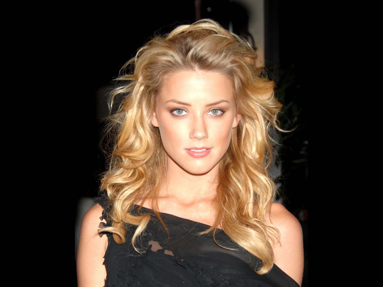 Amber Heard Images, Wallpaper, High Quality Pictures, 