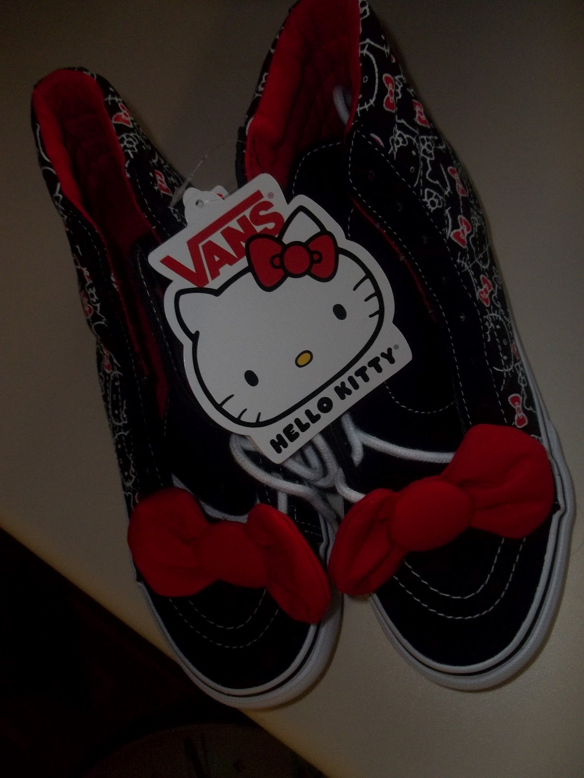 Life in The Dollhouse Hello Kitty Swag