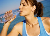 Kolik vody vypijete, tolik tuku zhubnete