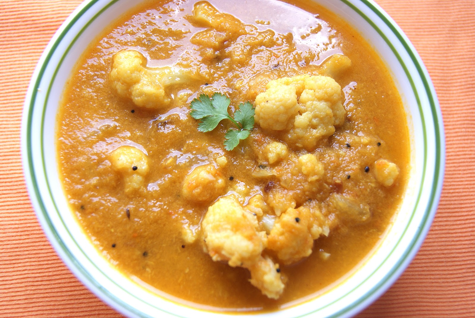 Dil Se..: Cauliflower kuzhambu / Cauliflower Curry