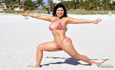 Пляжные фото брюнетки в бикини, сделанные в Майами
