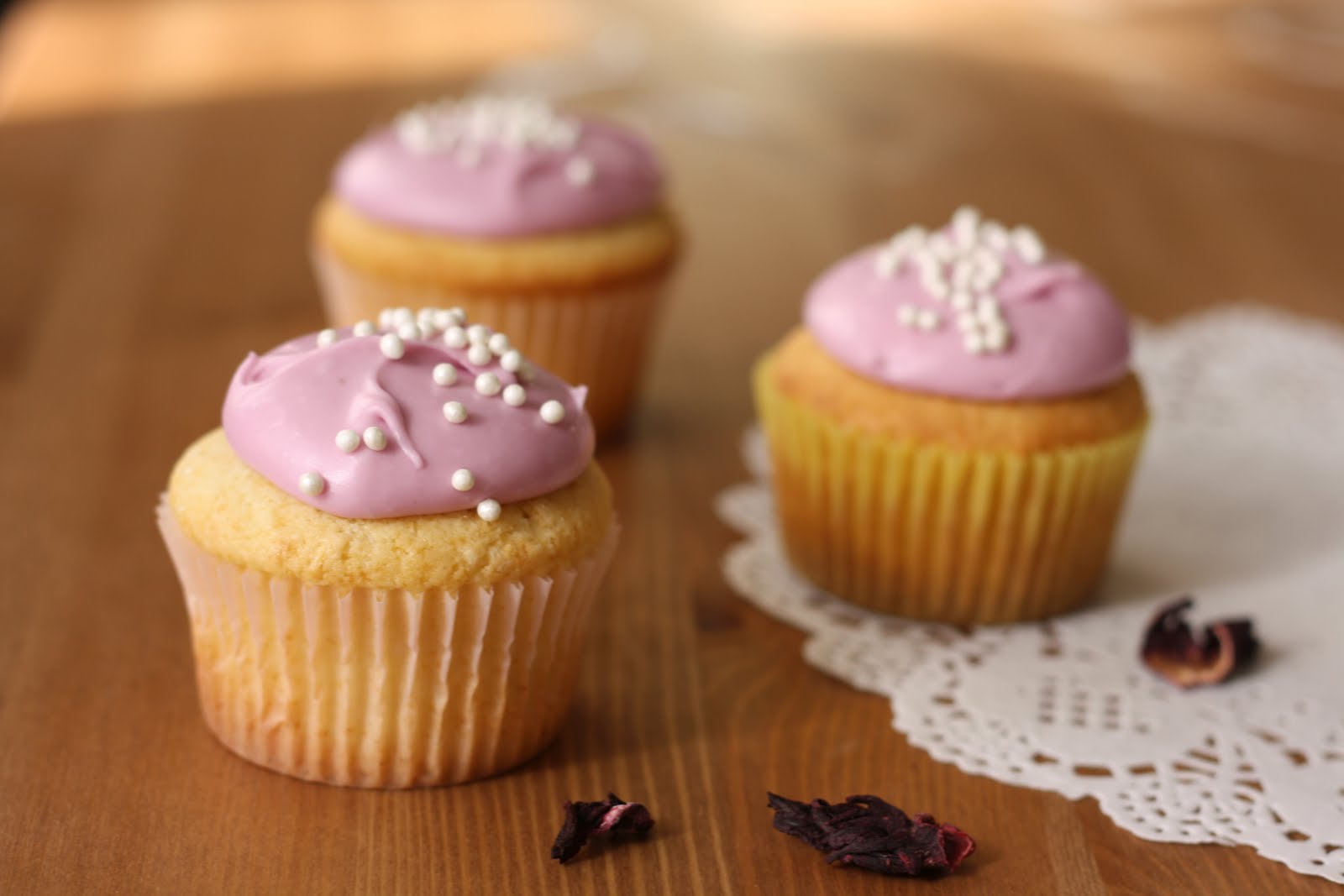 Hummingbird Bakery Lemon Cupcakes... with Hibiscus Cream Cheese