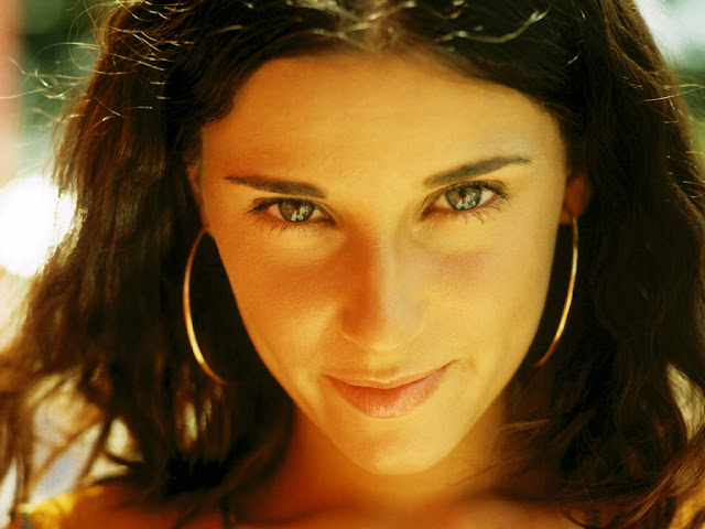 Nelly Furtado Hot And Sexy Hd Wallpapers And Biography