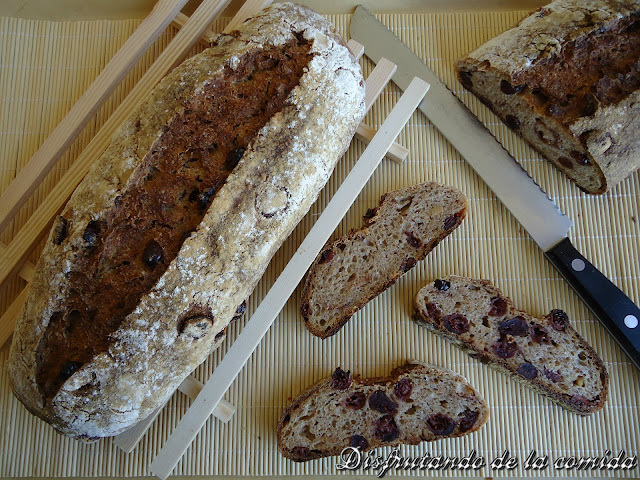 Pan De Arándanos Rojos, Ron Y Avellanas, Con Masa Madre De Centeno
